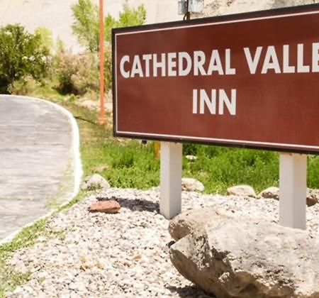 Cathedral Valley Inn Caineville エクステリア 写真