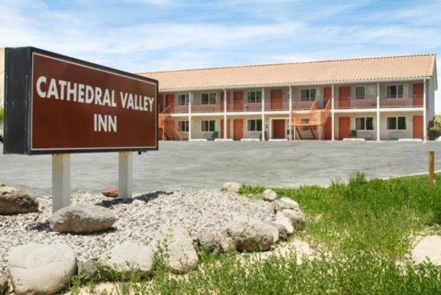 Cathedral Valley Inn Caineville エクステリア 写真